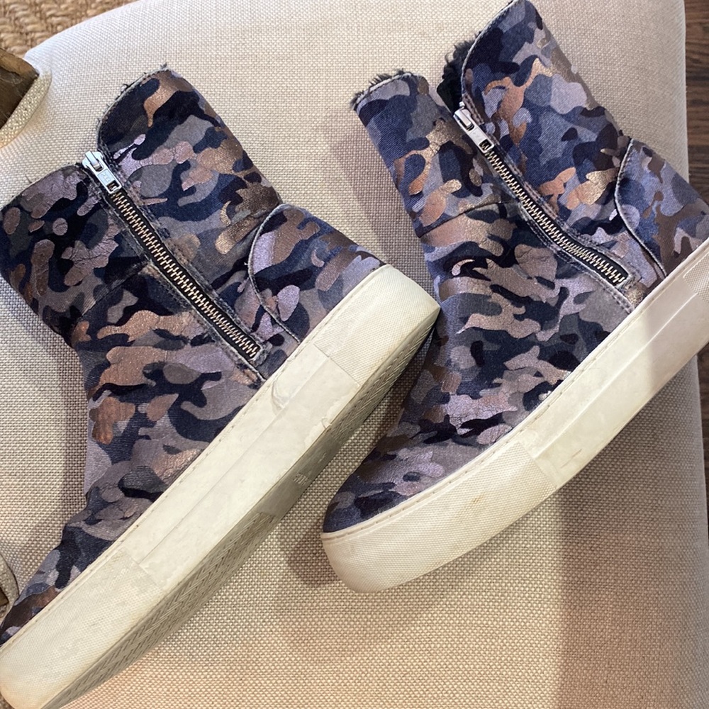 Women’s J/Slides Camo, Size 8.5 - image 2
